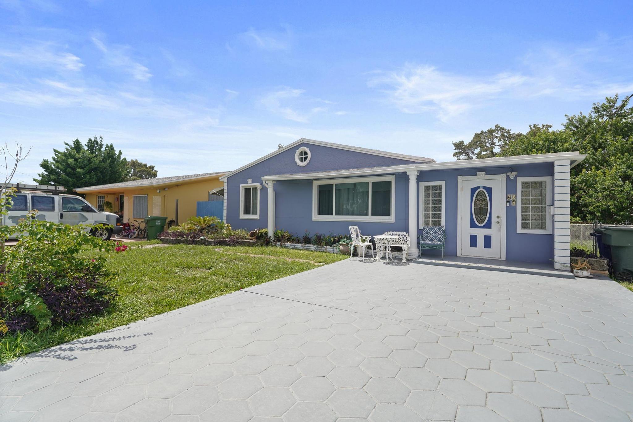637 SW 1st Ct