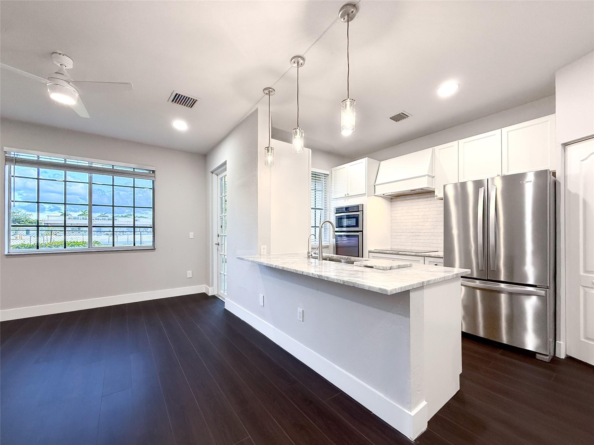 2033 Nassau Dr