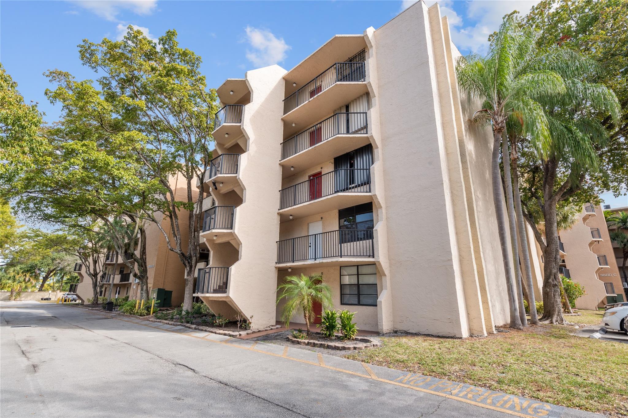 3550 Blue Lk Dr #105