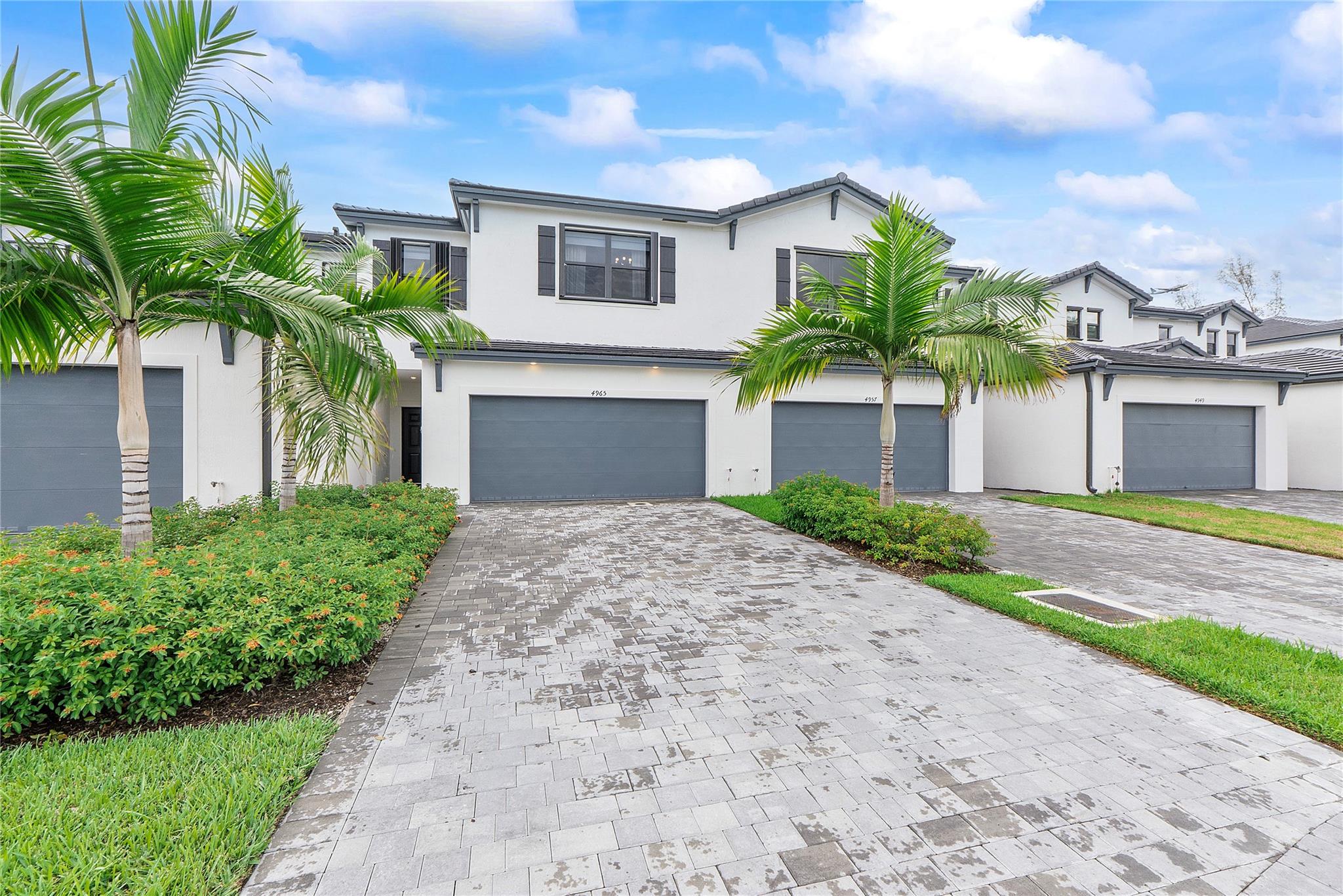 4965 Oakmont Dr