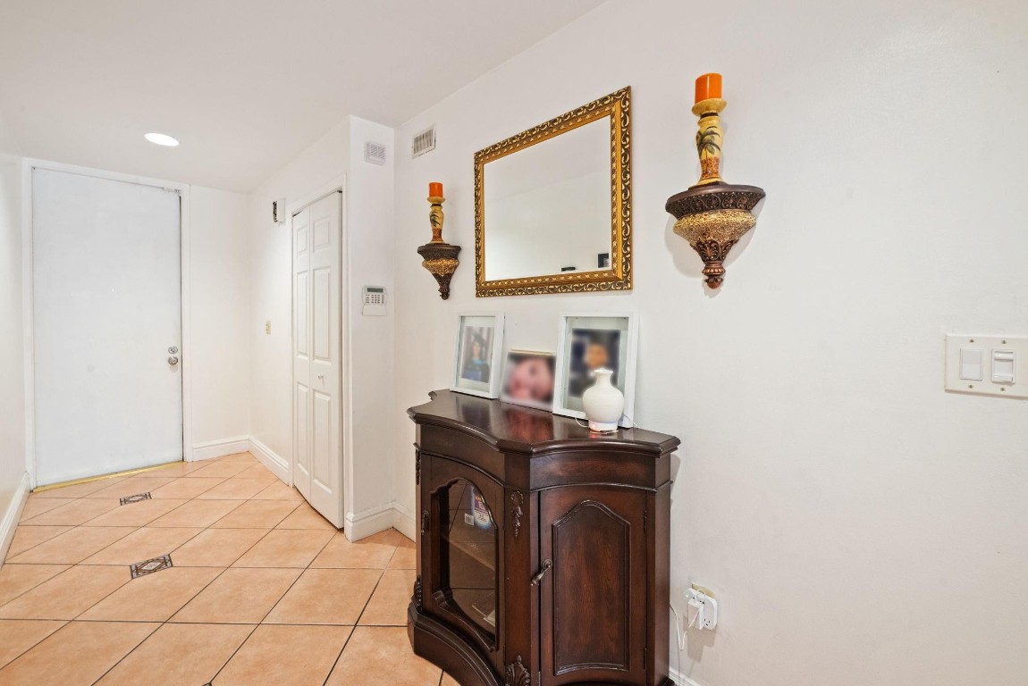 15442 Kippford Miami Lakes, FL 33014