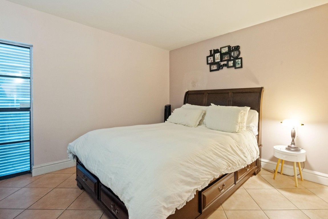 15442 Kippford Miami Lakes, FL 33014