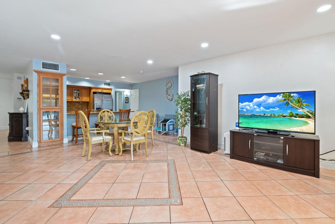 15442 Kippford Miami Lakes, FL 33014