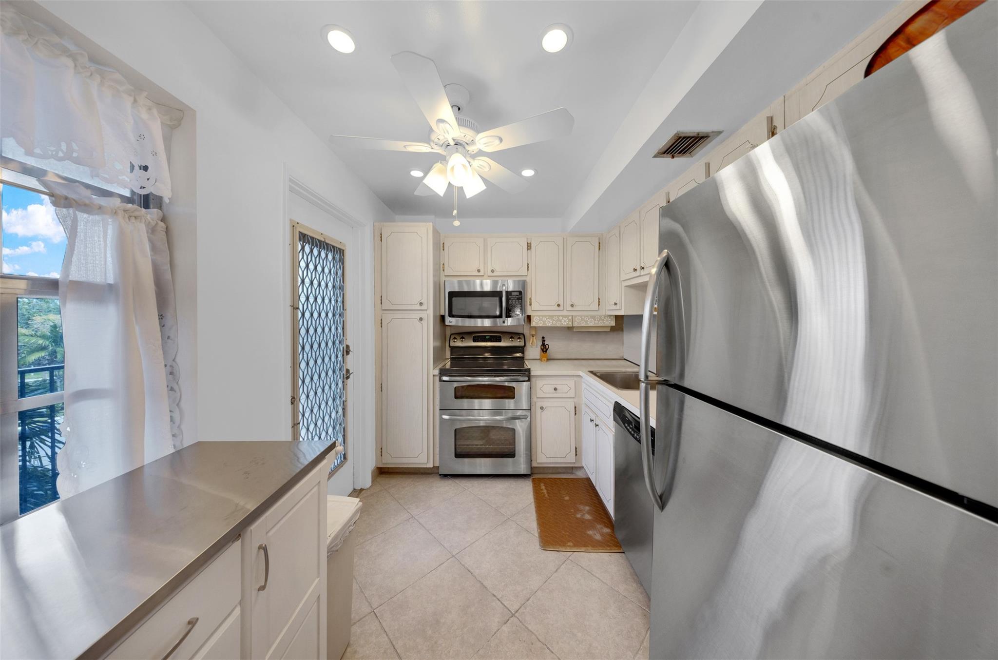 3000 N Palm Aire Dr #302