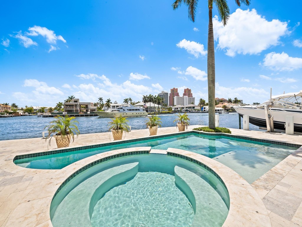 2898 NE 26th Fort Lauderdale, FL 33305