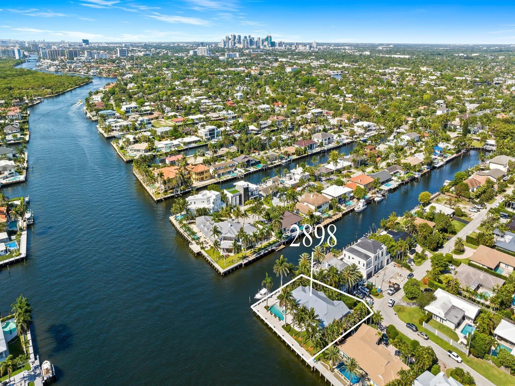 2898 NE 26th Fort Lauderdale, FL 33305