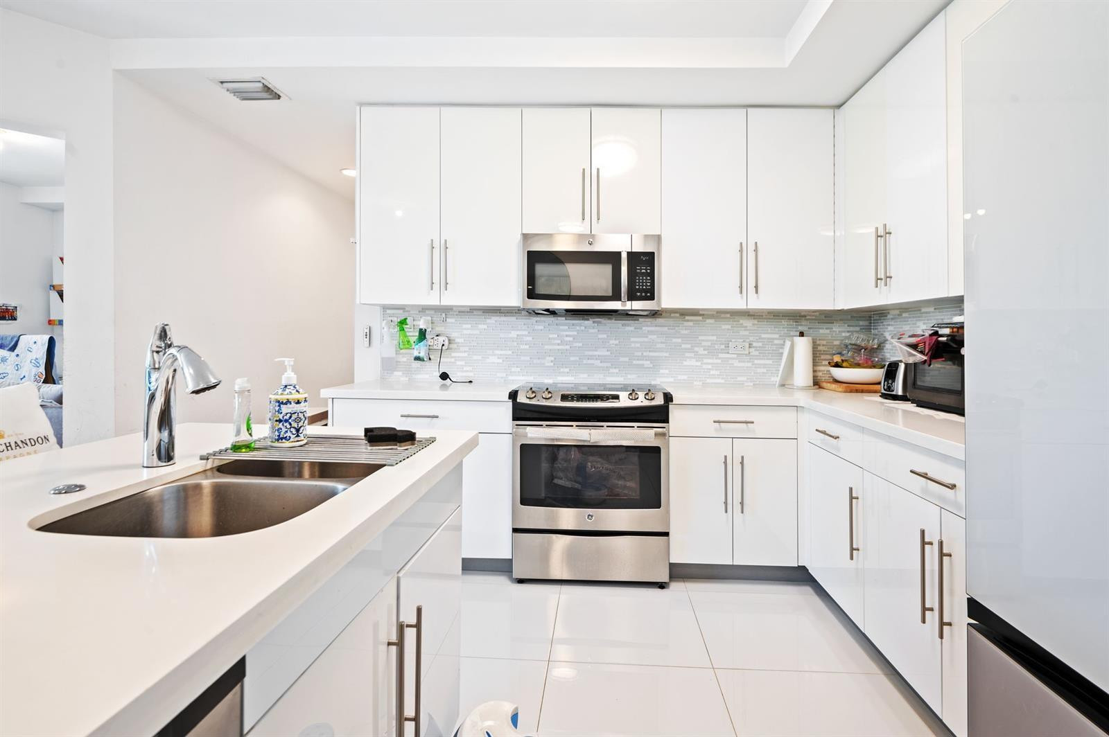 2651 NE 212th #201 Aventura, FL 33180