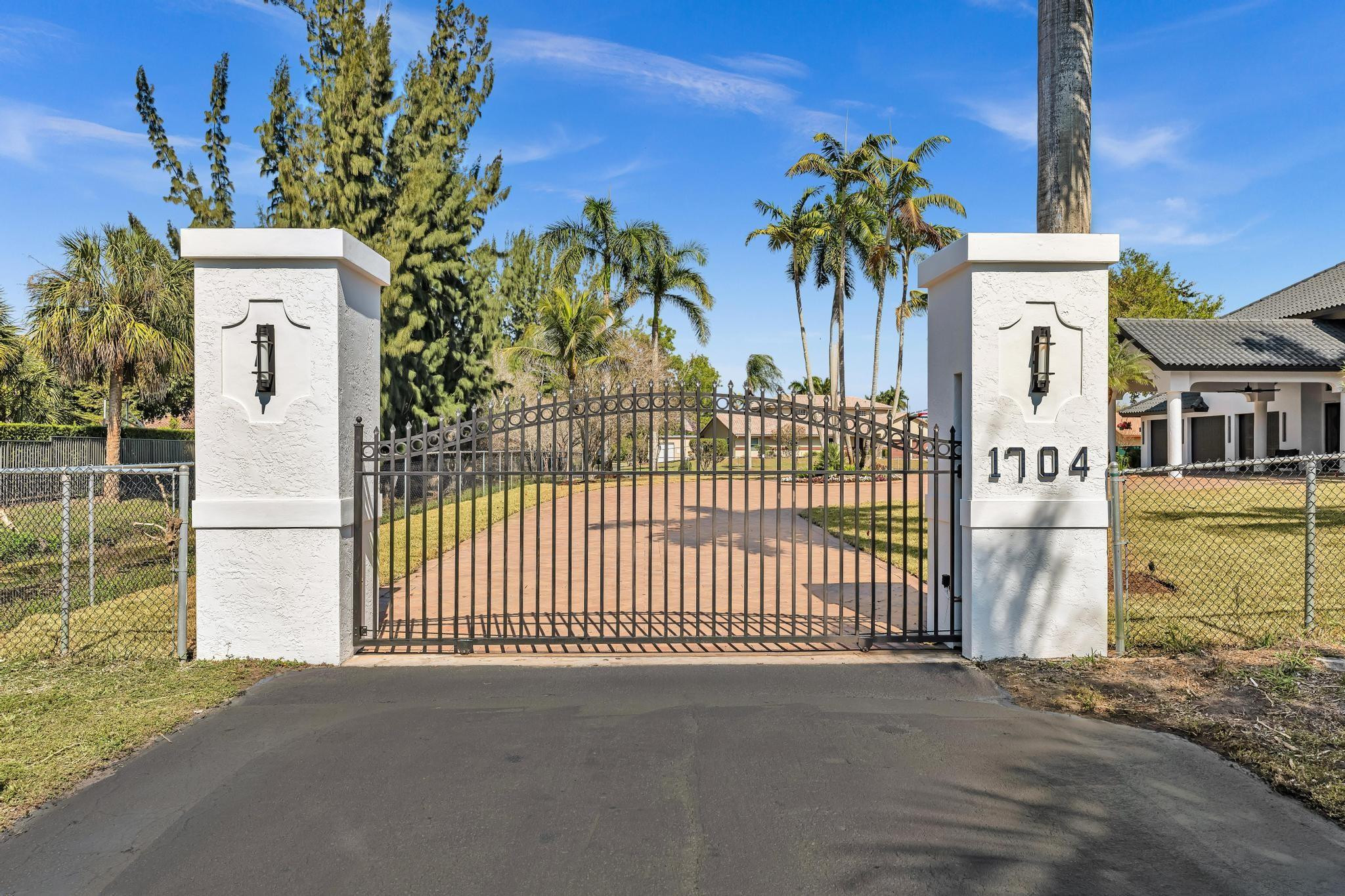 1704 SW 142nd Davie, FL 33325