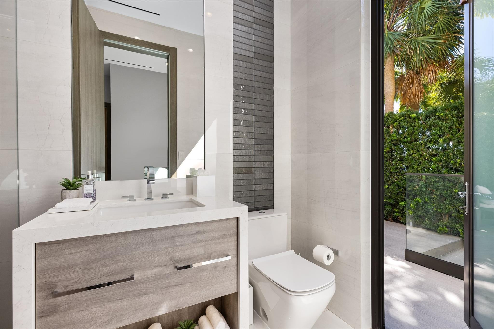 816 Riviera Isle Fort Lauderdale, FL 33301