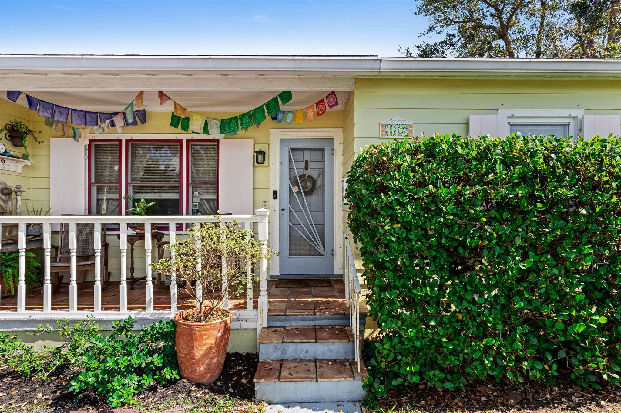 1116 N Ocean Breeze
