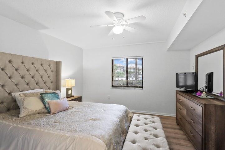 1201 Seafarer Cir #103 Jupiter, FL 33477