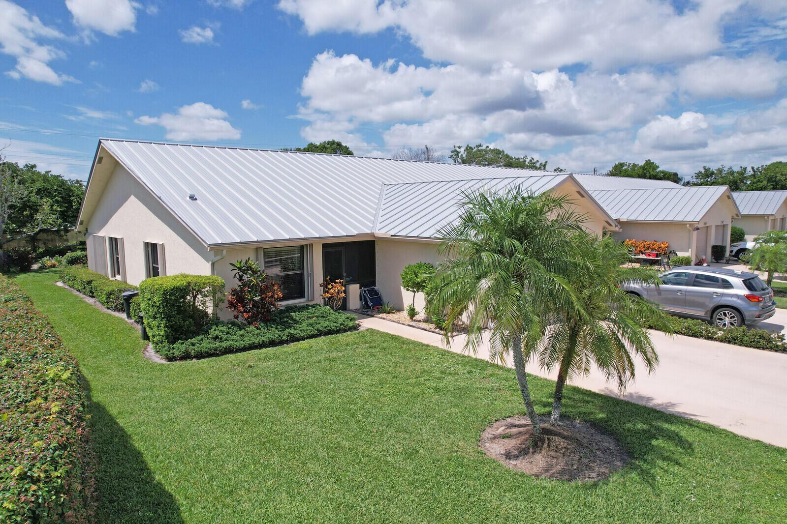 7655 SE Sugar Sand Cir