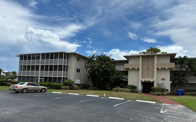 2562 N Garden Dr #203