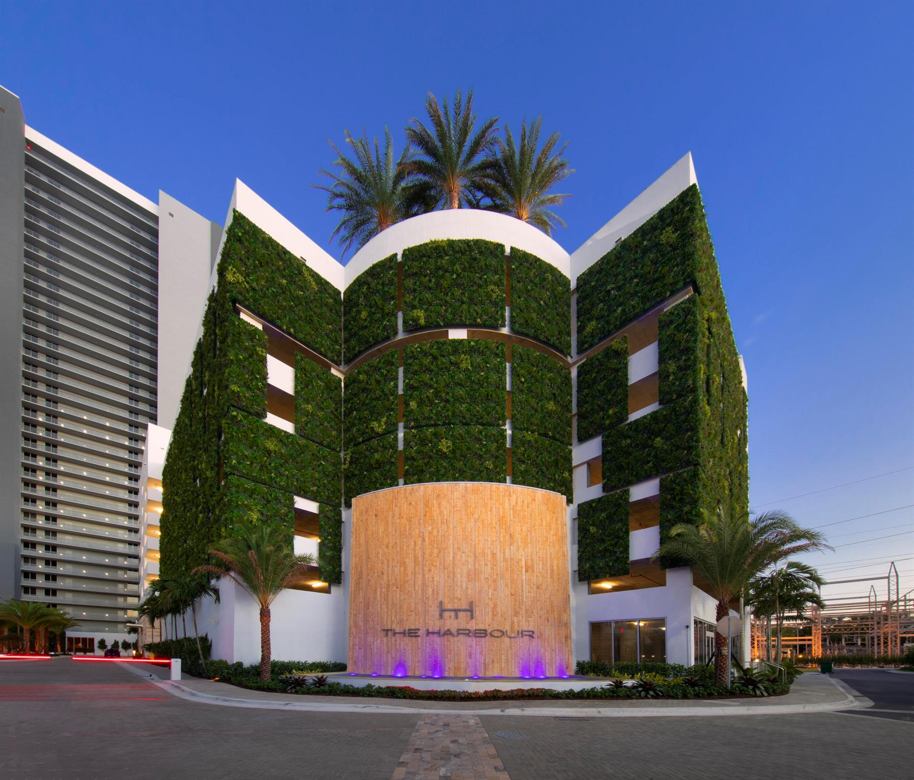 16385 Biscayne Blvd #1821
