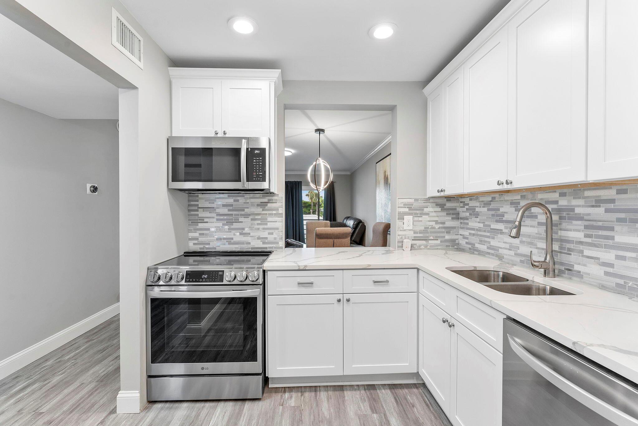 118 Lake Constance Dr