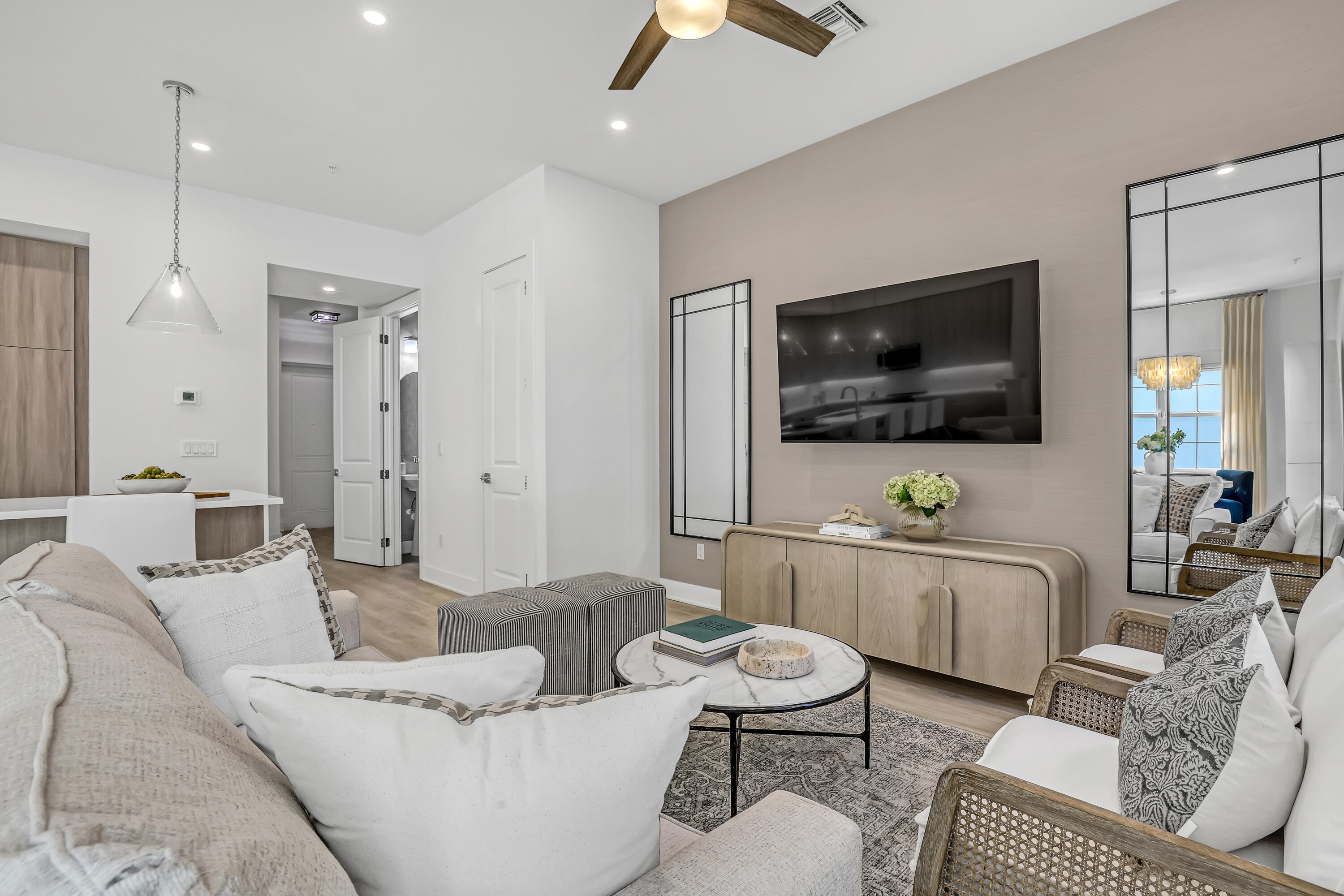 109 Royal Palm Tequesta, FL 33469