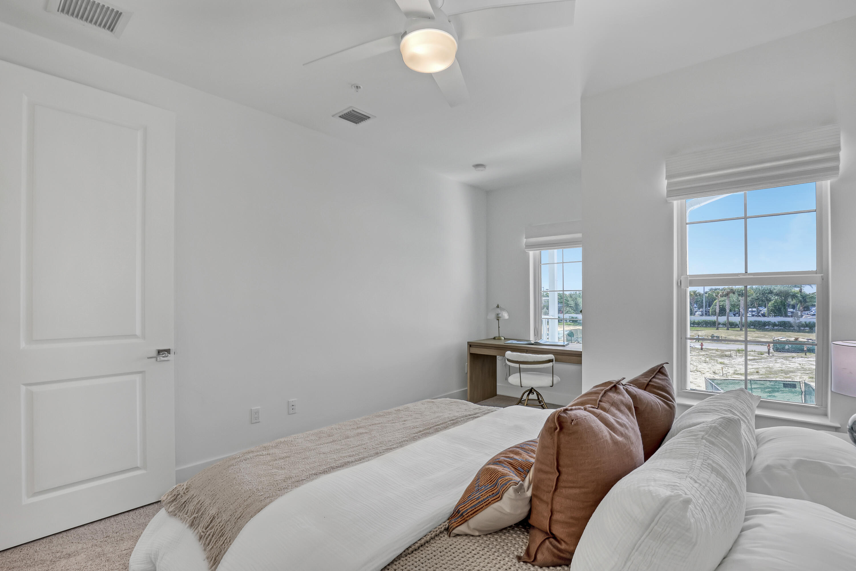 109 Royal Palm Tequesta, FL 33469