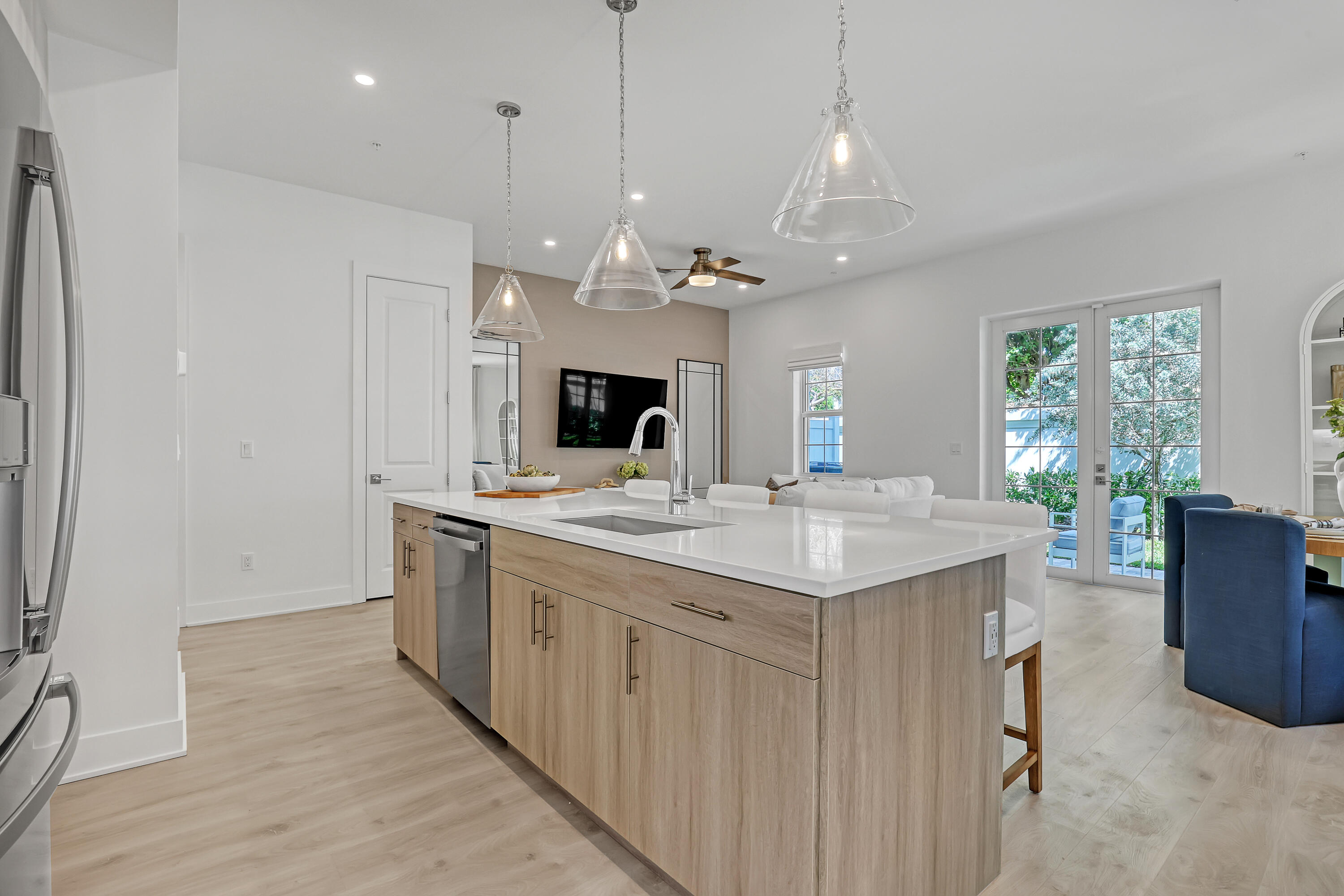 109 Royal Palm Tequesta, FL 33469