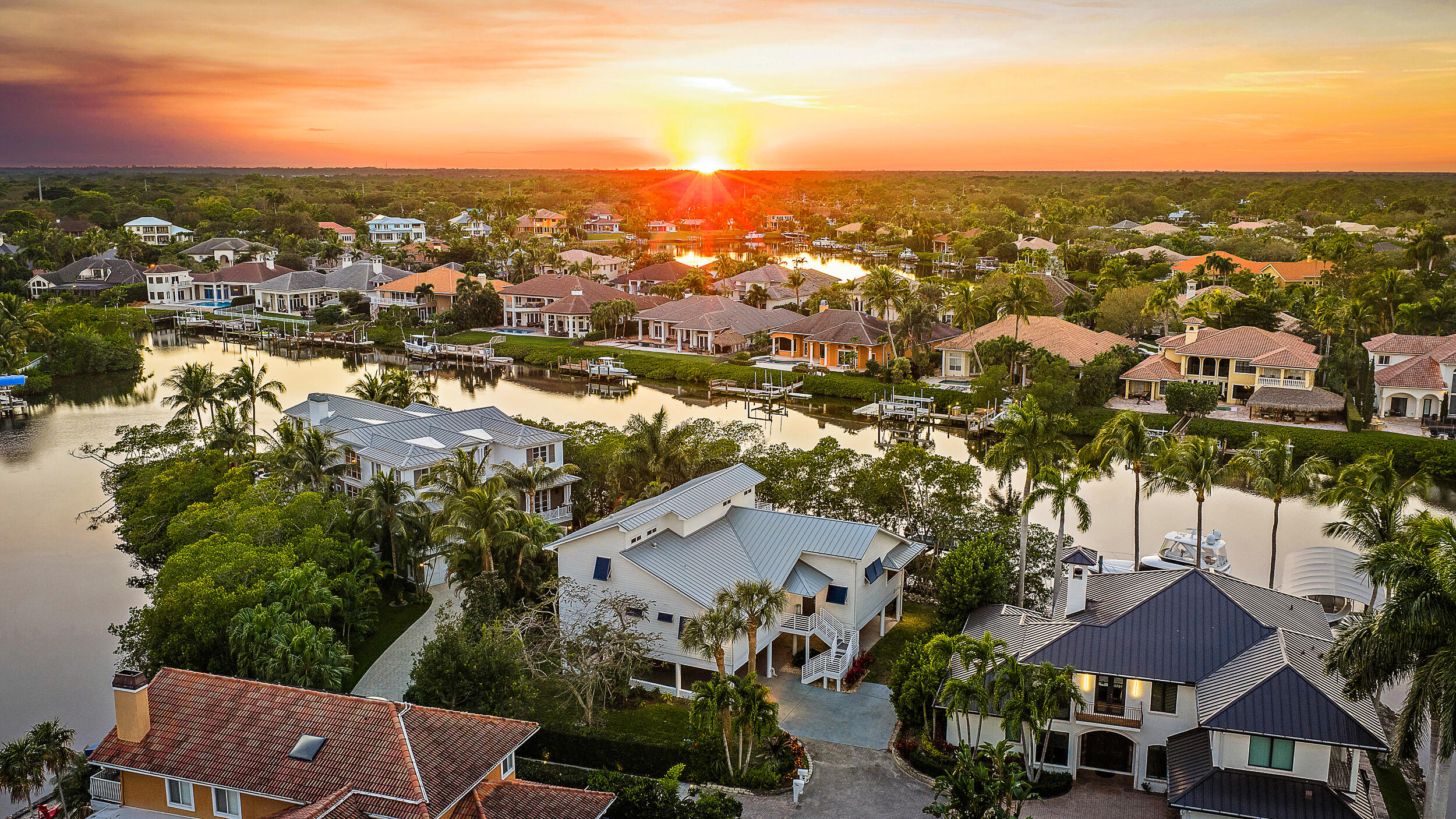 9176 SE River Jupiter, FL 33469