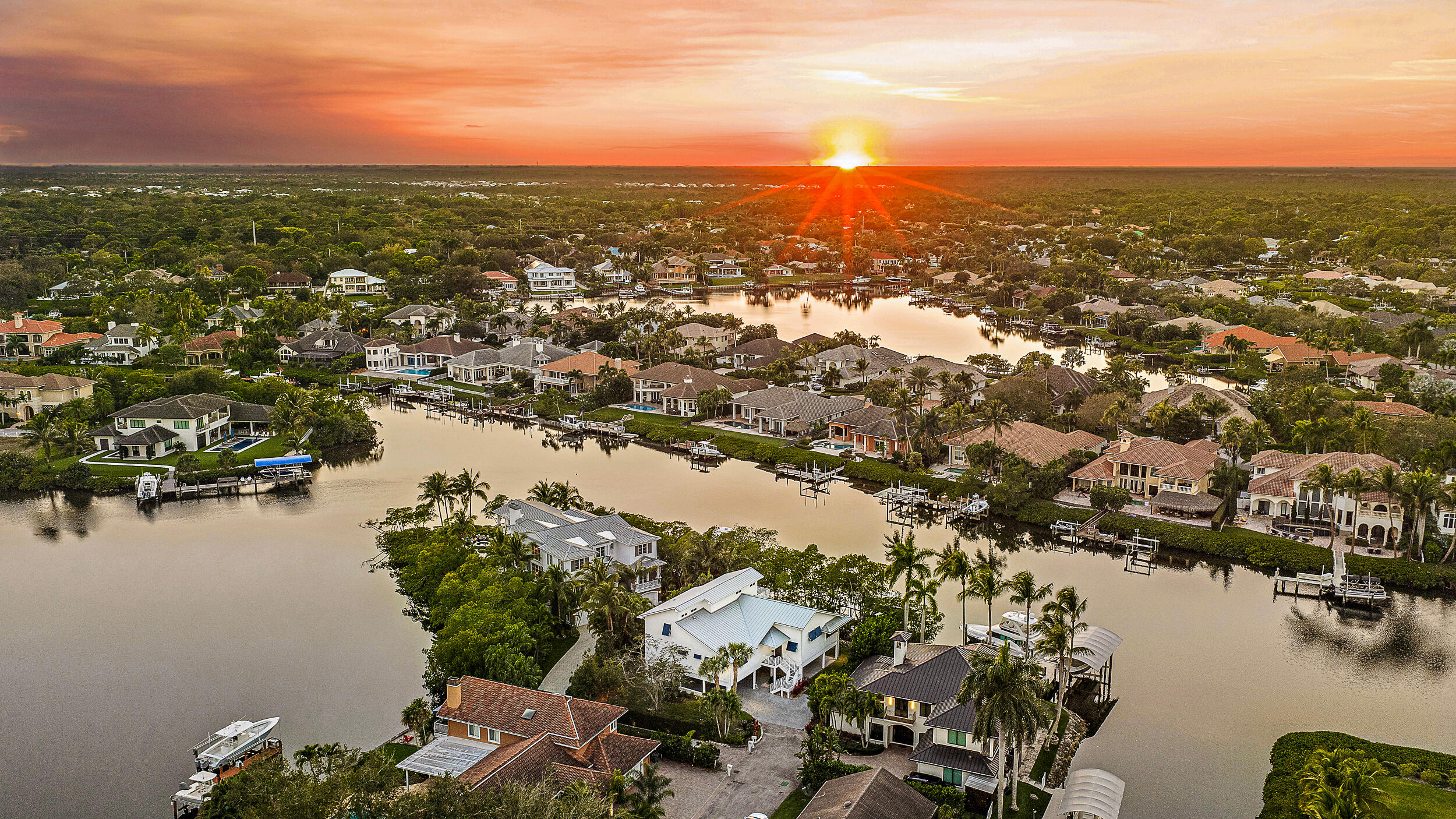 9176 SE River Jupiter, FL 33469