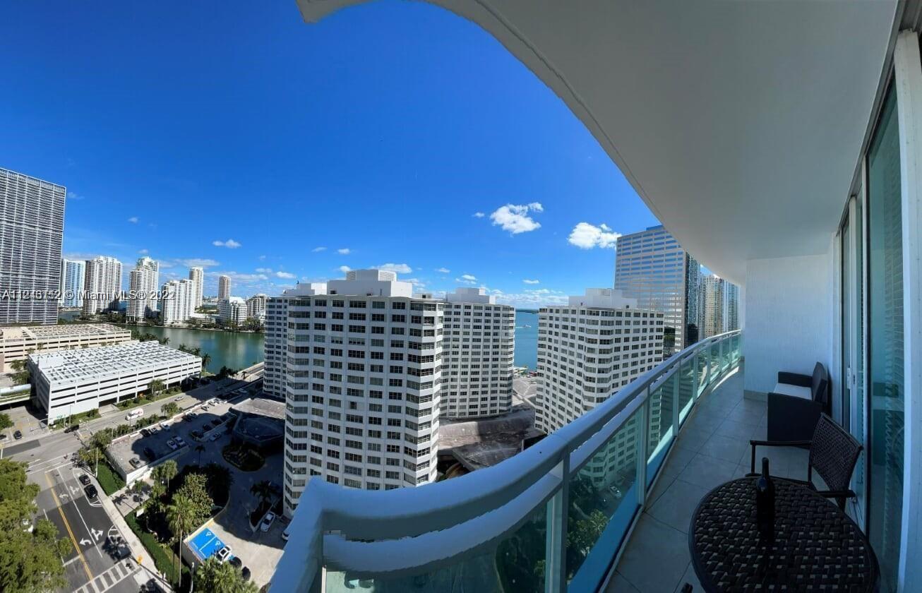 950 Brickell Bay Dr #1810