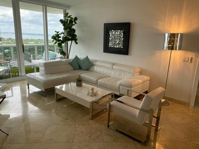 4775 Collins Ave #2106