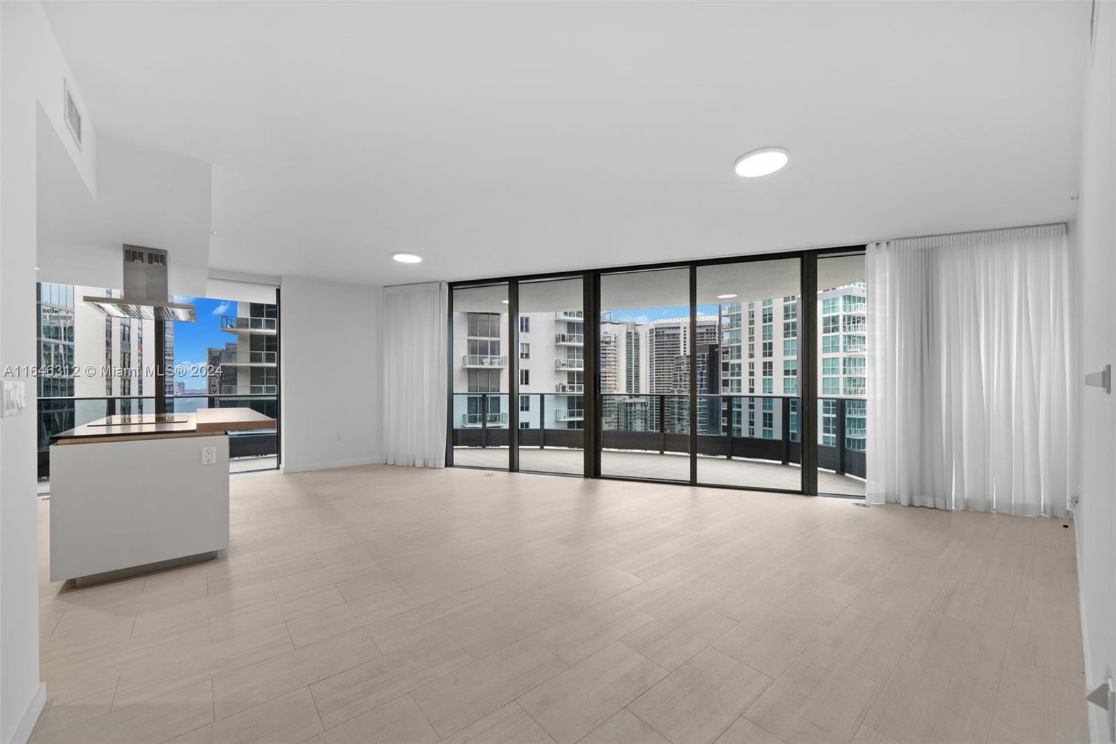 1000 Brickell Plz #2801