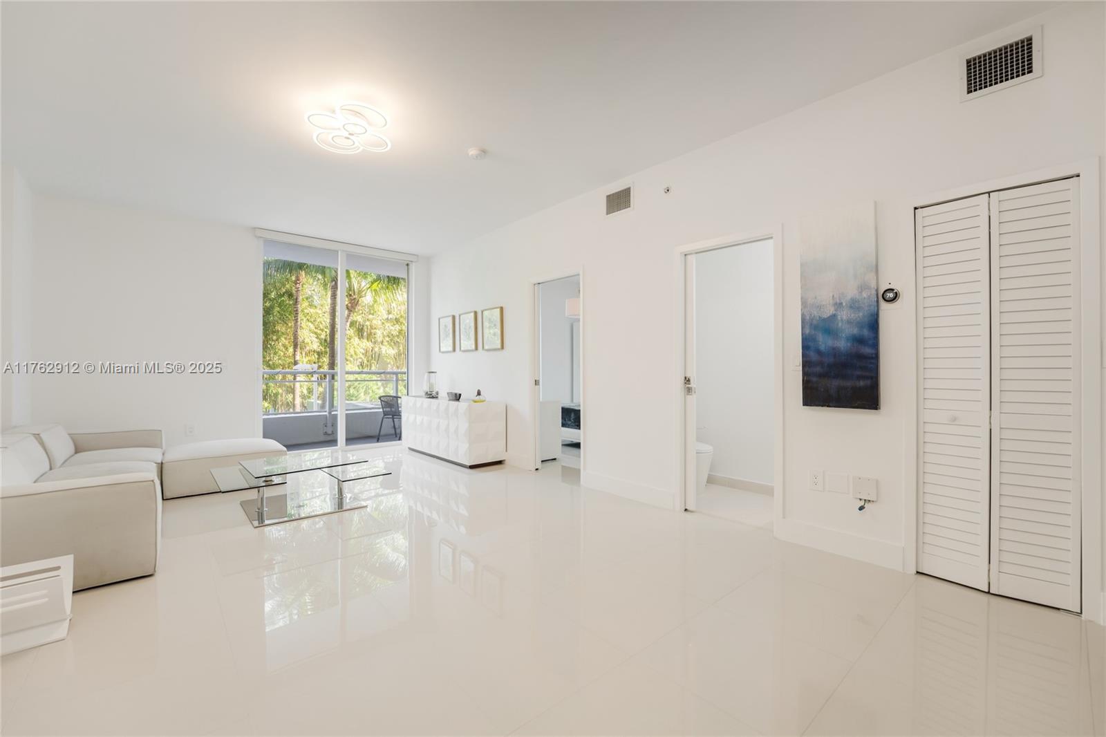 2020 Prairie Ave #205