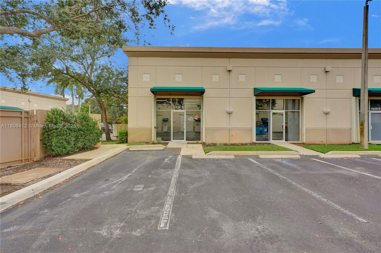 1920 N Commerce Pkwy,Weston, FL 33326