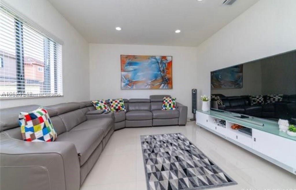 16588 SW 44th St Kendall, FL 33185