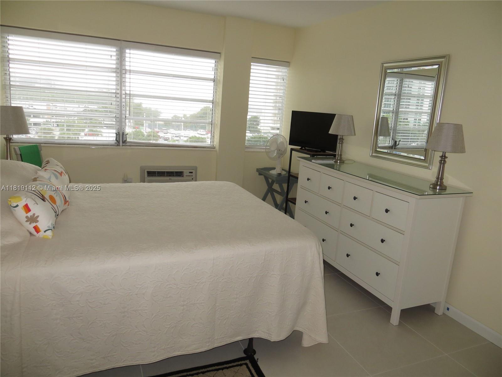 220 Kings Pt Dr #607,Sunny Isles Beach, FL 33160