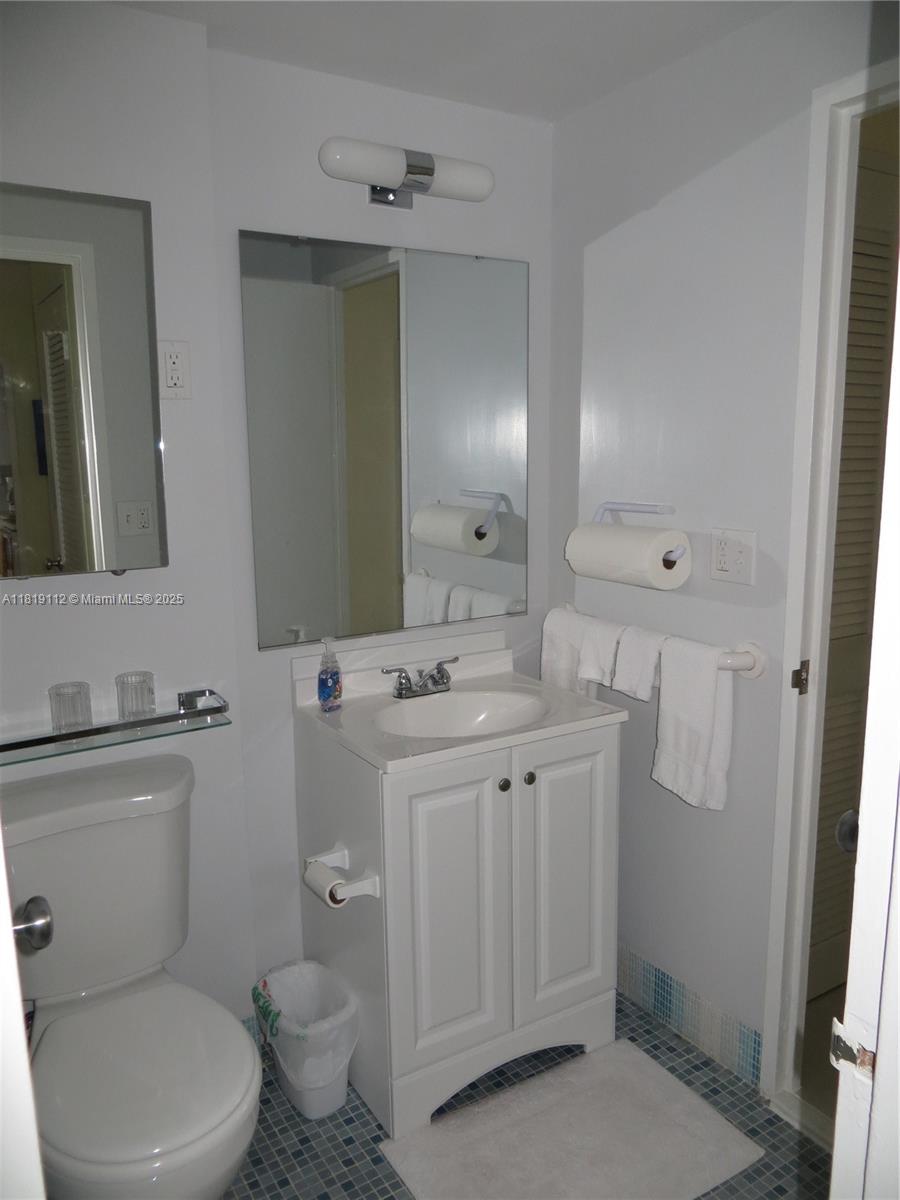 220 Kings Pt Dr #607,Sunny Isles Beach, FL 33160