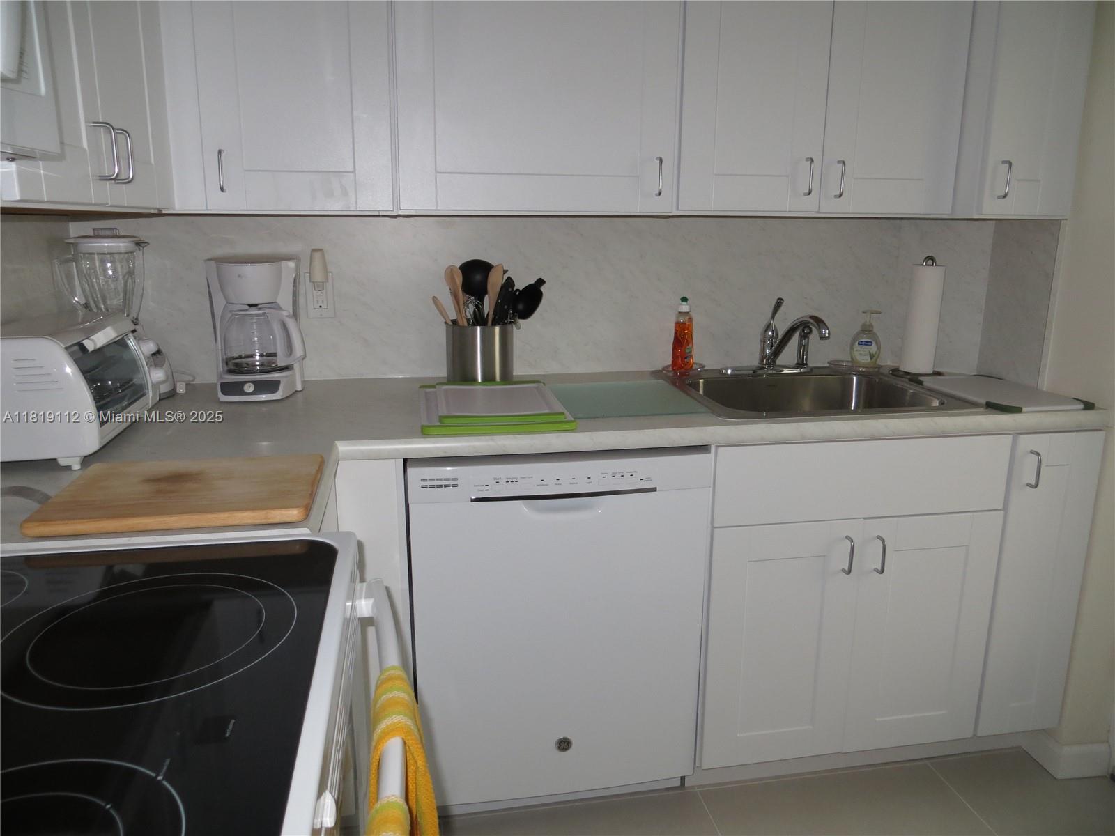 220 Kings Pt Dr #607,Sunny Isles Beach, FL 33160