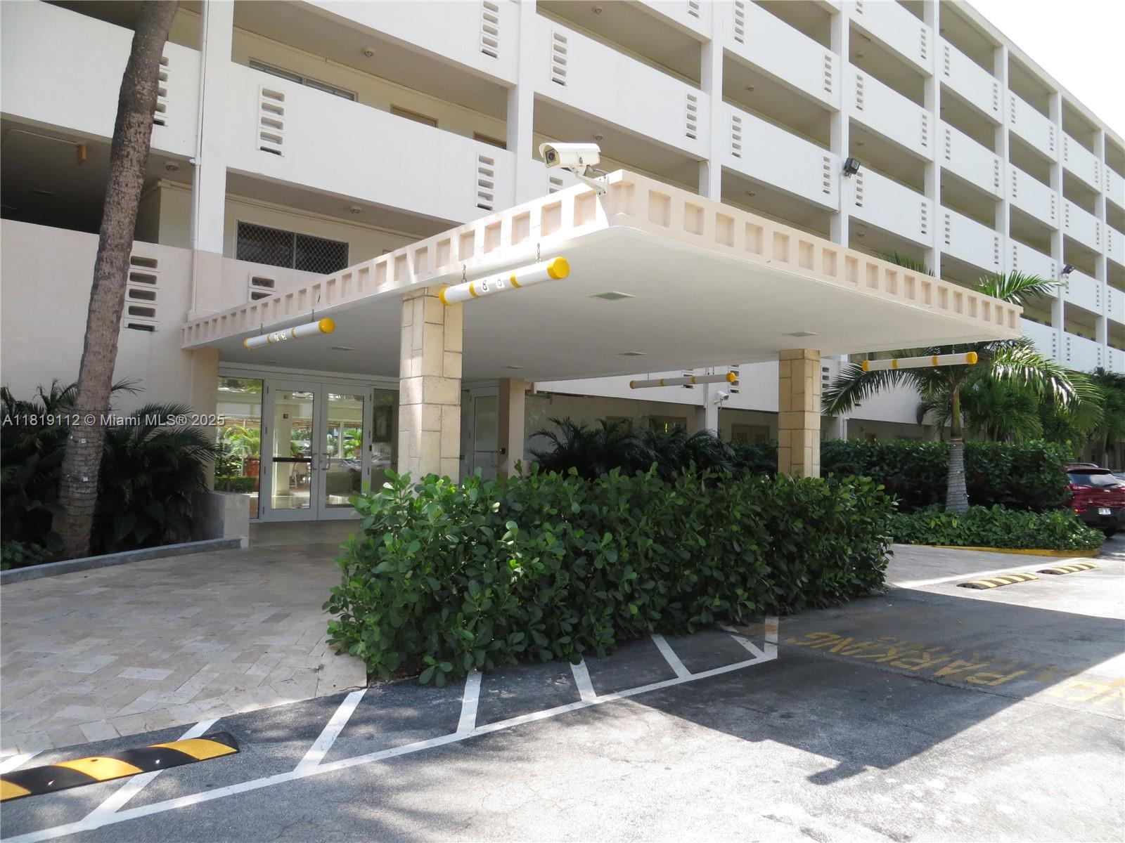 220 Kings Pt Dr #607,Sunny Isles Beach, FL 33160