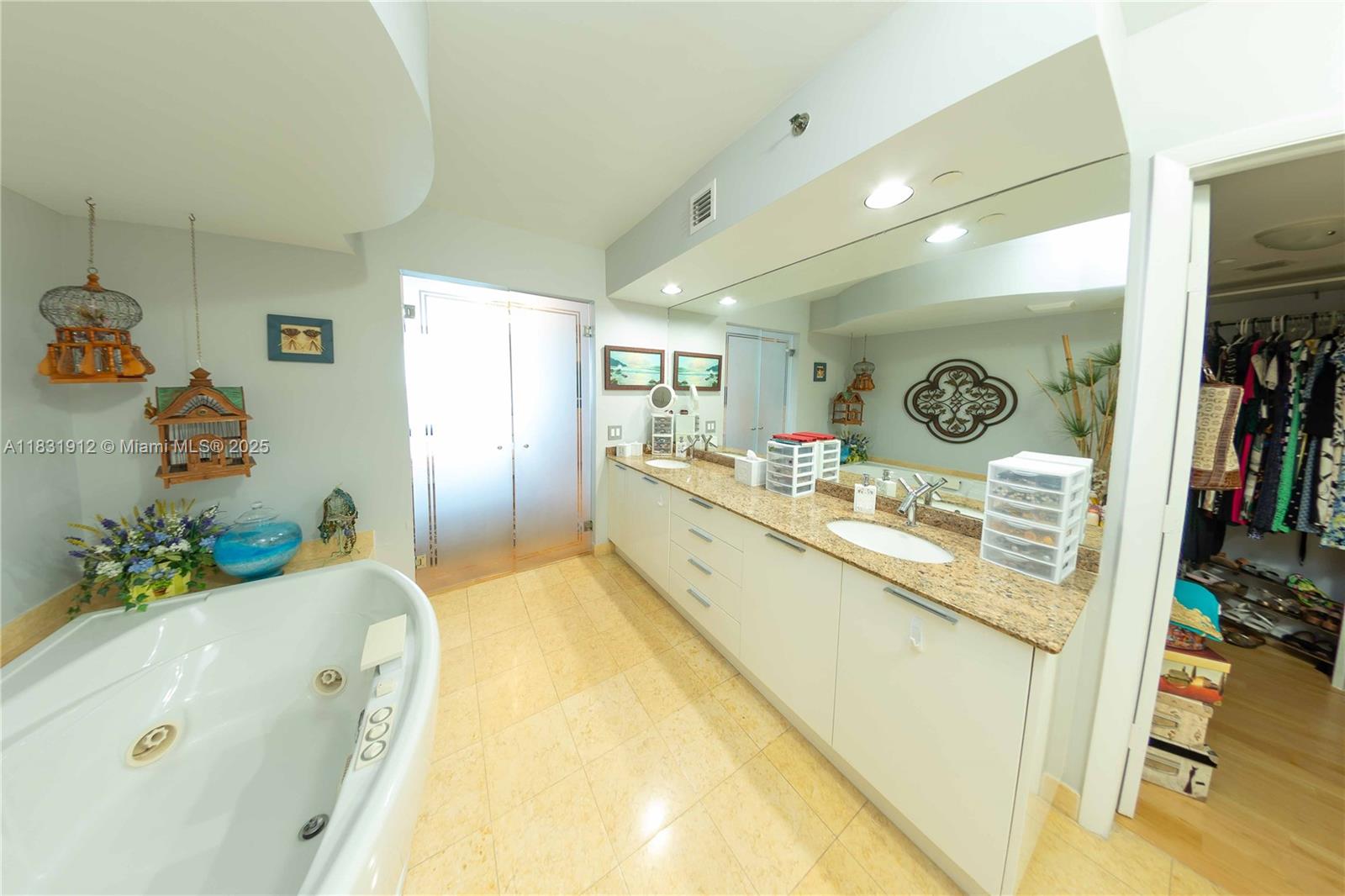 image Ocean Three Condo14