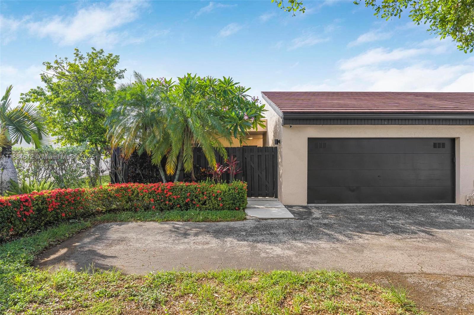 7441 Bay Hl Dr