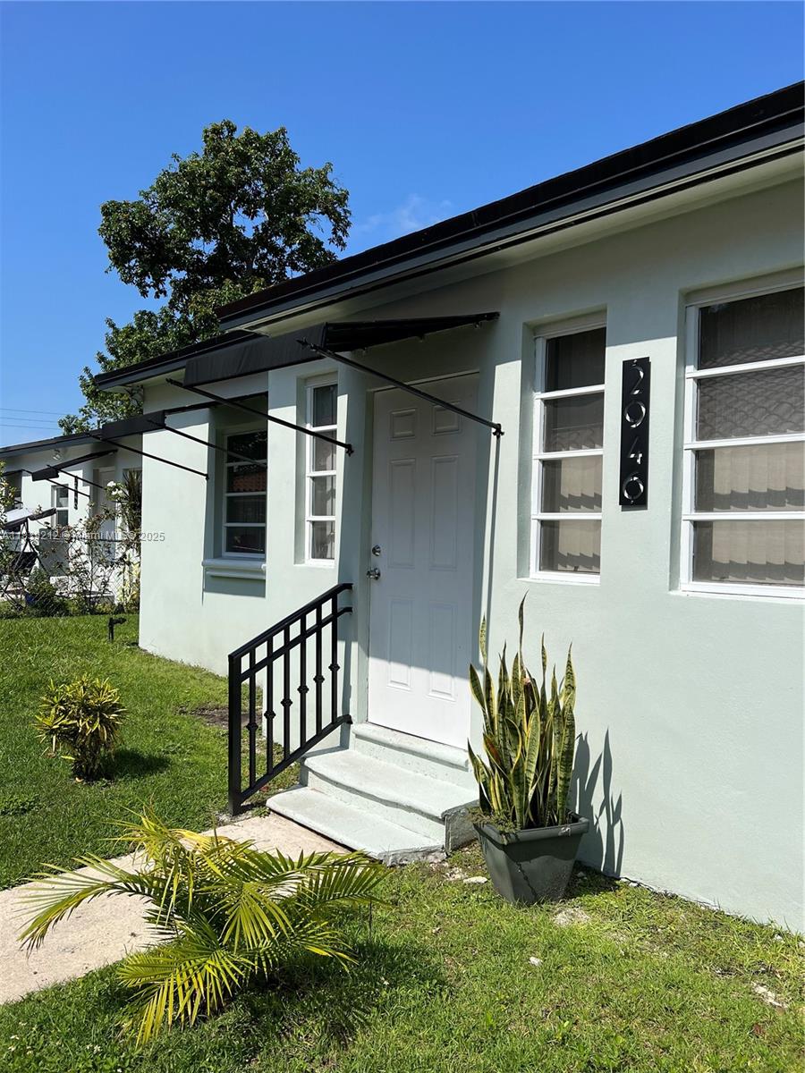 2946 SW 1st St #2946