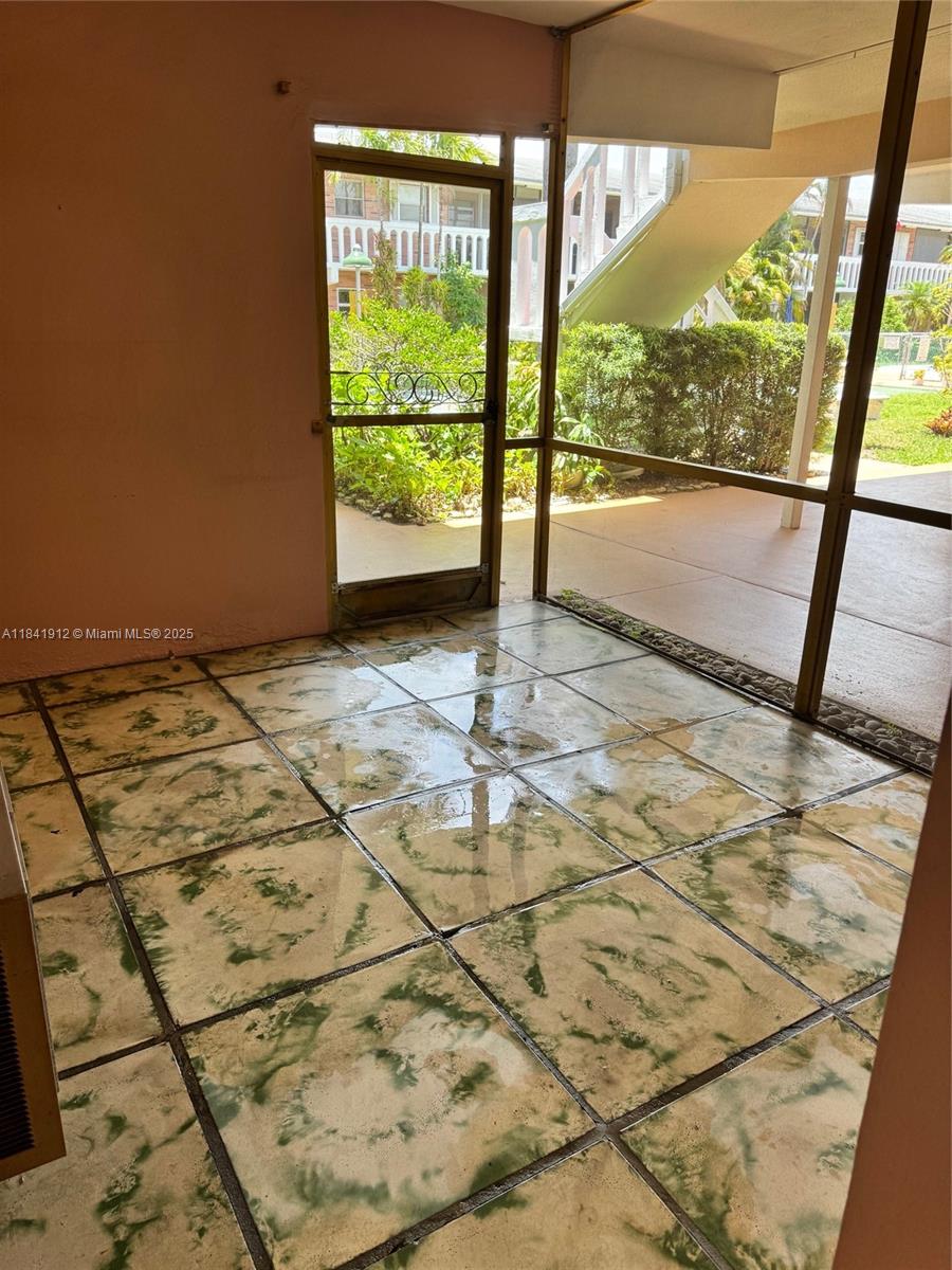 160 NE 8th Ave #11A