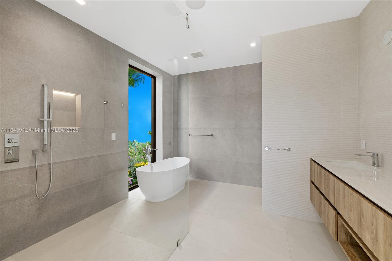 2050 S Hibiscus Dr North Miami, FL 33181