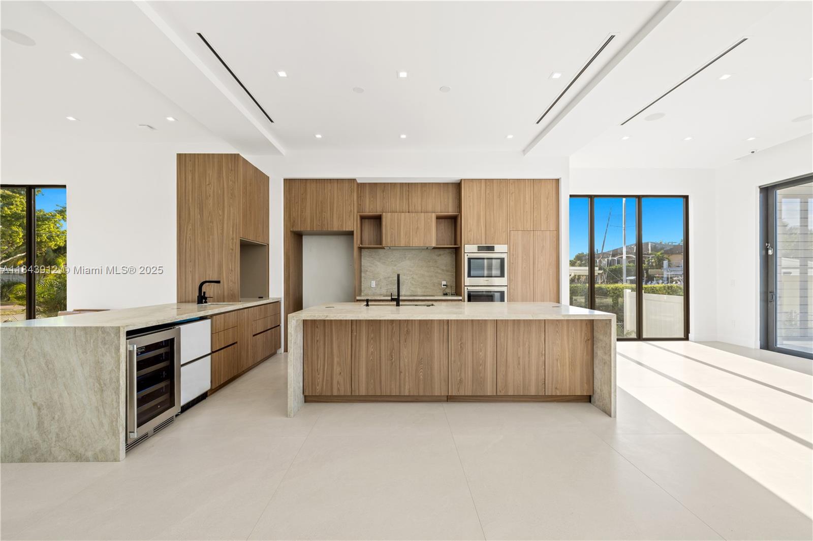 2050 S Hibiscus Dr North Miami, FL 33181