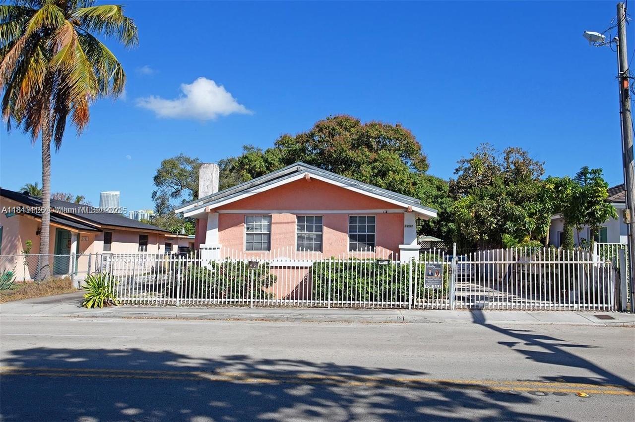 1237 SW 12th Ave