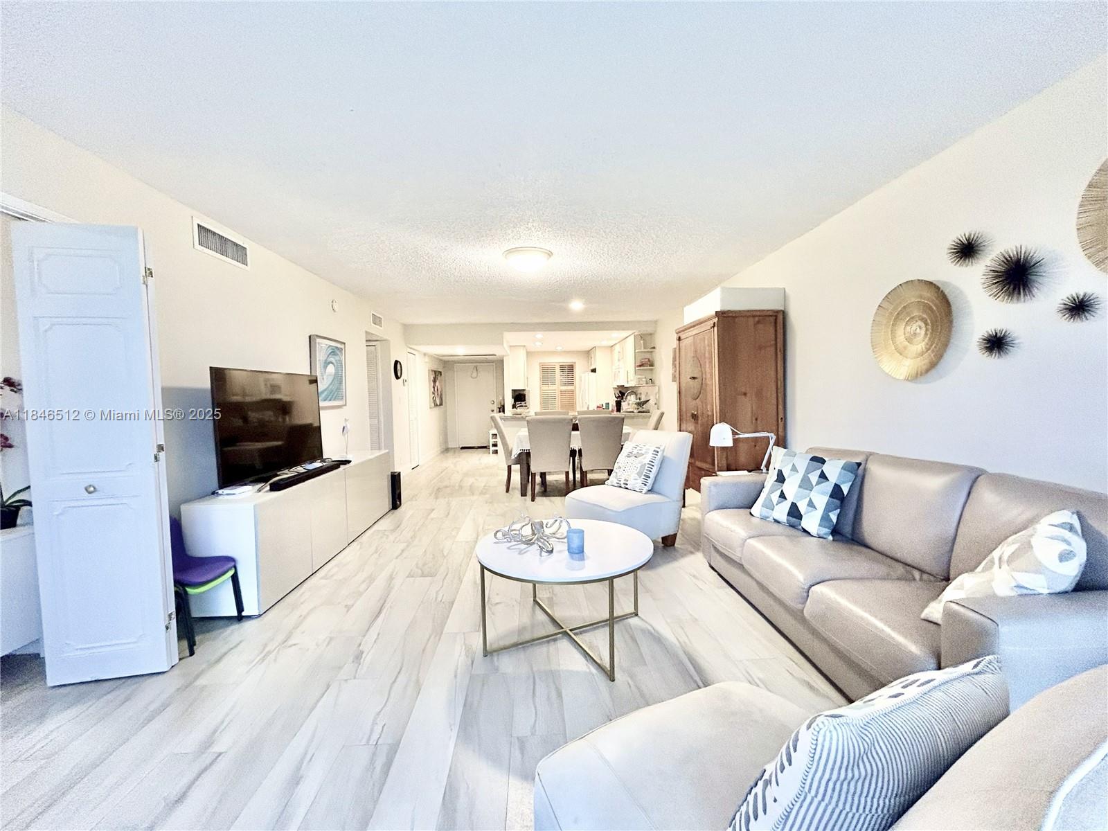 3800 Oaks Clubhouse Dr #311