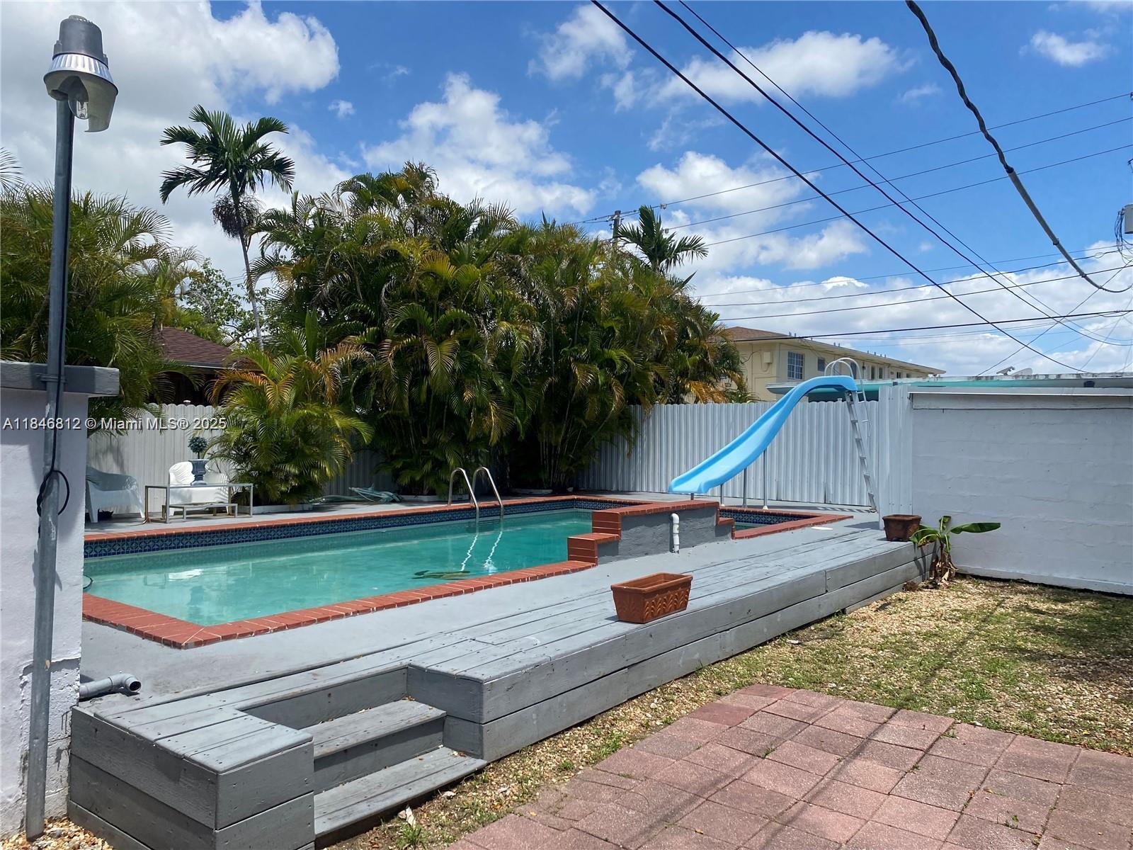 4495 SW 1st