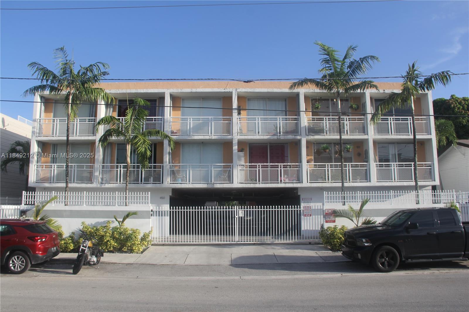 450 SW 3rd St #10