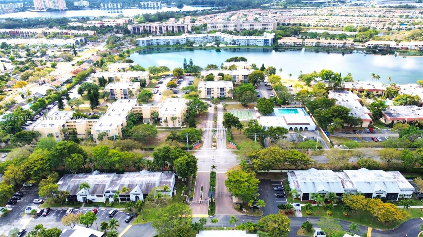 942 NE 199th St #302 Miami, FL 33179