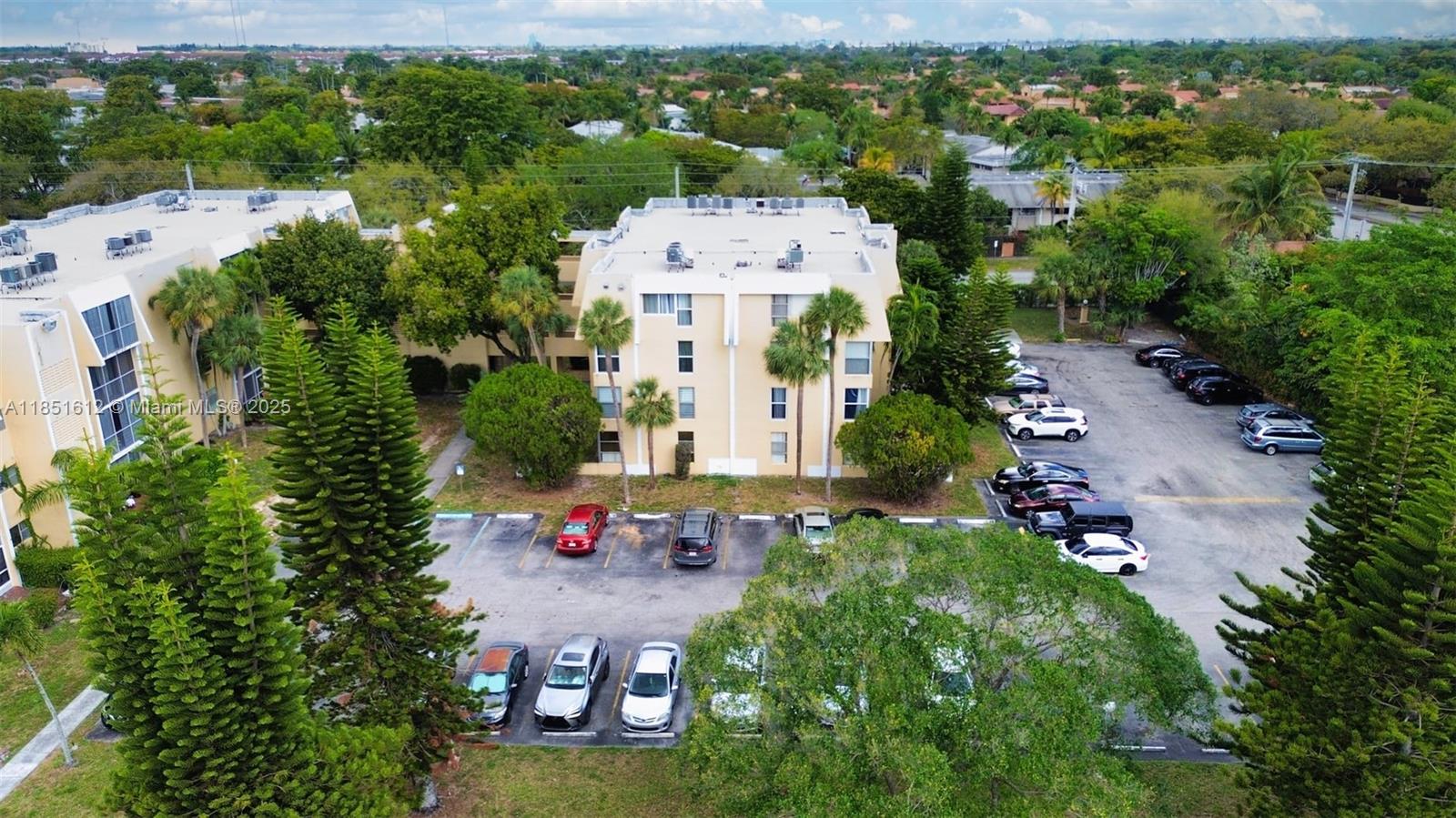 942 NE 199th St #302 Miami, FL 33179