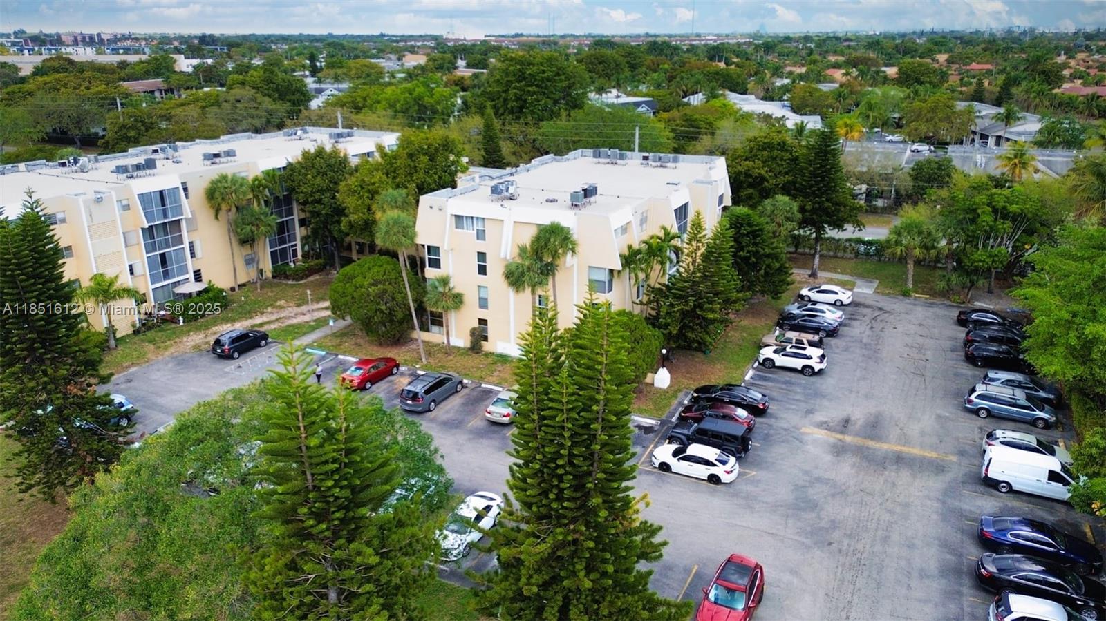 942 NE 199th St #302 Miami, FL 33179