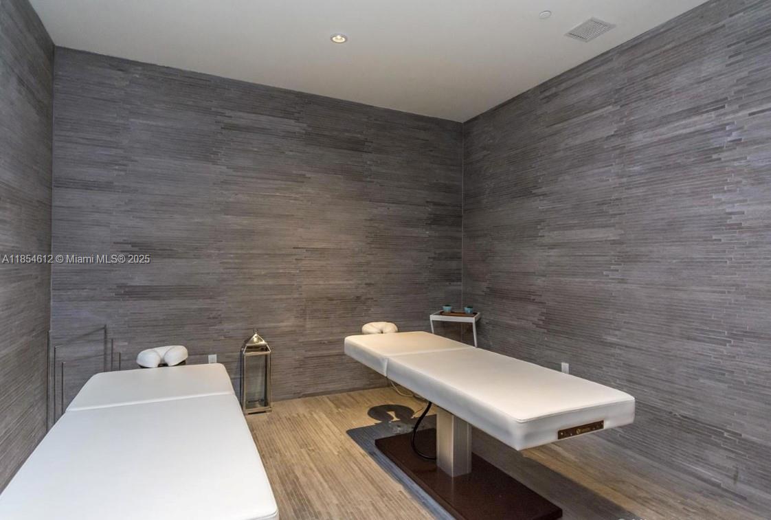 image BRICKELL HEIGHTS EAST CON18