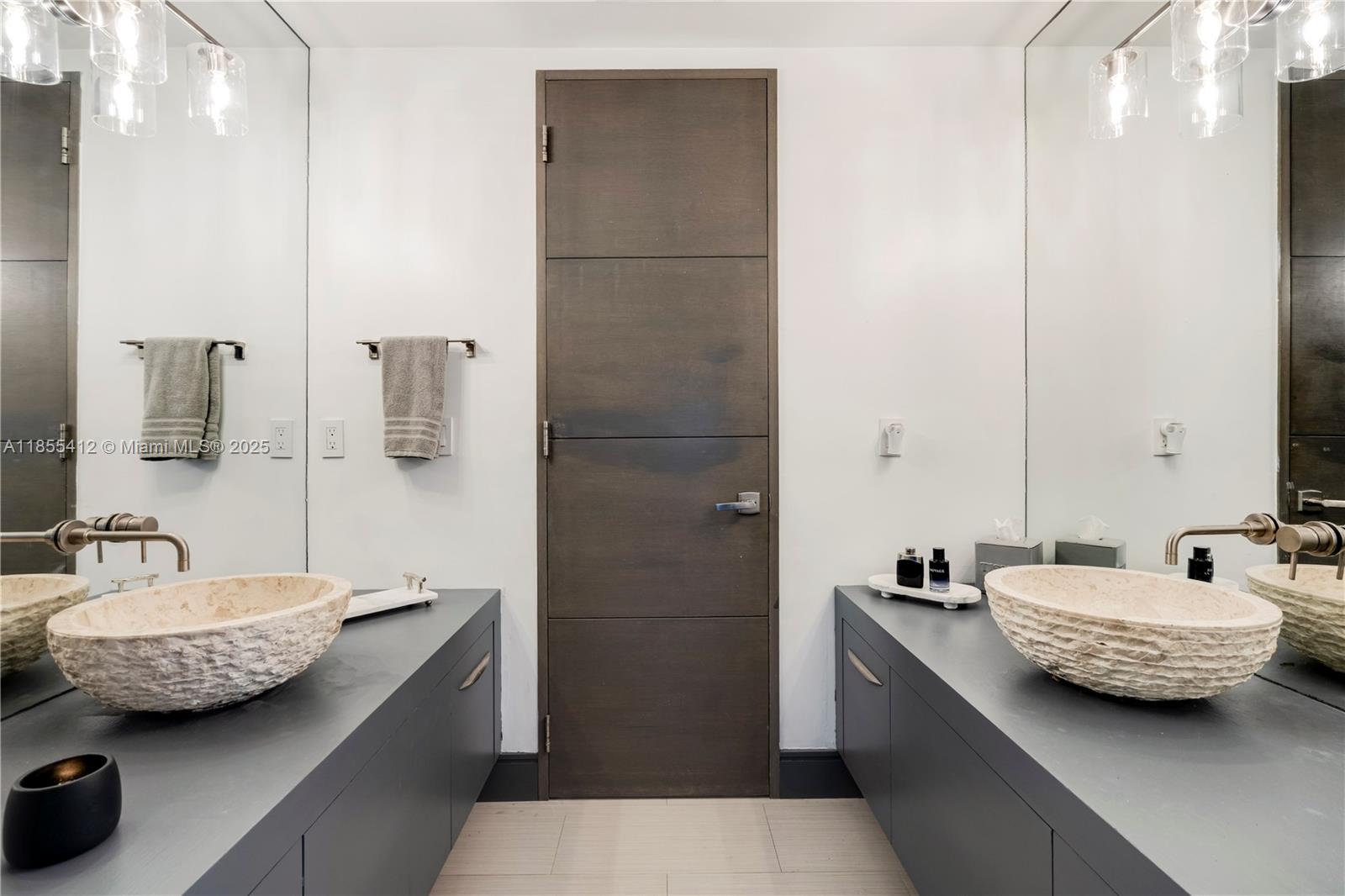 545 Sabal Palm Key Biscayne, FL 33149 545 Sabal Palm Key Biscayne, FL 33149