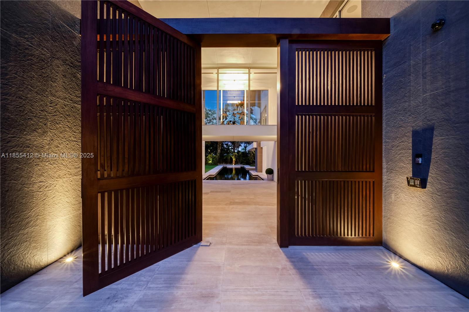 545 Sabal Palm Key Biscayne, FL 33149 545 Sabal Palm Key Biscayne, FL 33149